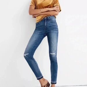 Madewell 9” High Rise  Skinny Jeans in York Wash Rip and Repair Edition Size 25